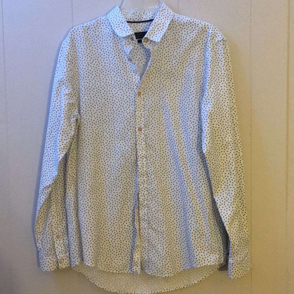 NWOT Slim fit Zara man buttons down shirt size L.